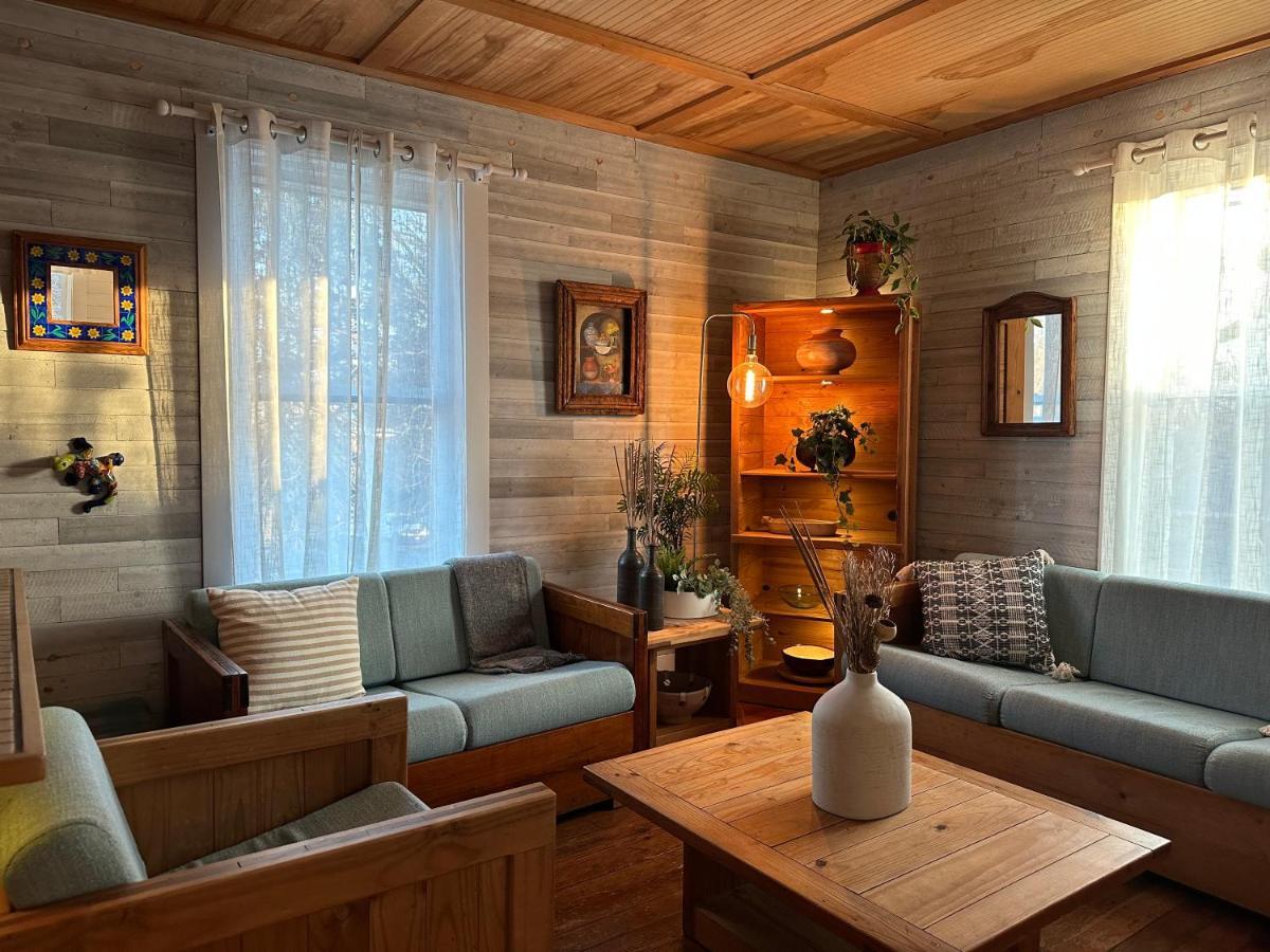 Retreat Near Beaches Глостър Екстериор снимка