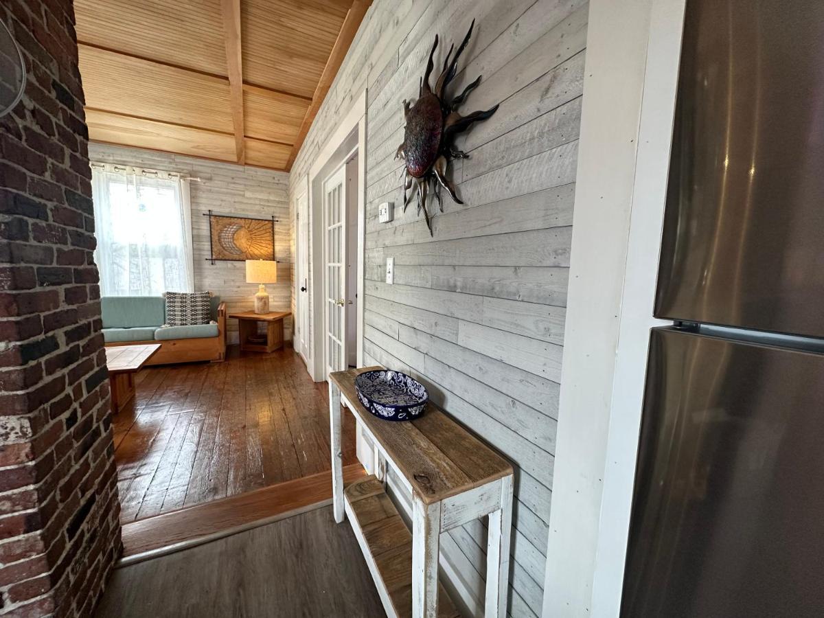Retreat Near Beaches Глостър Екстериор снимка
